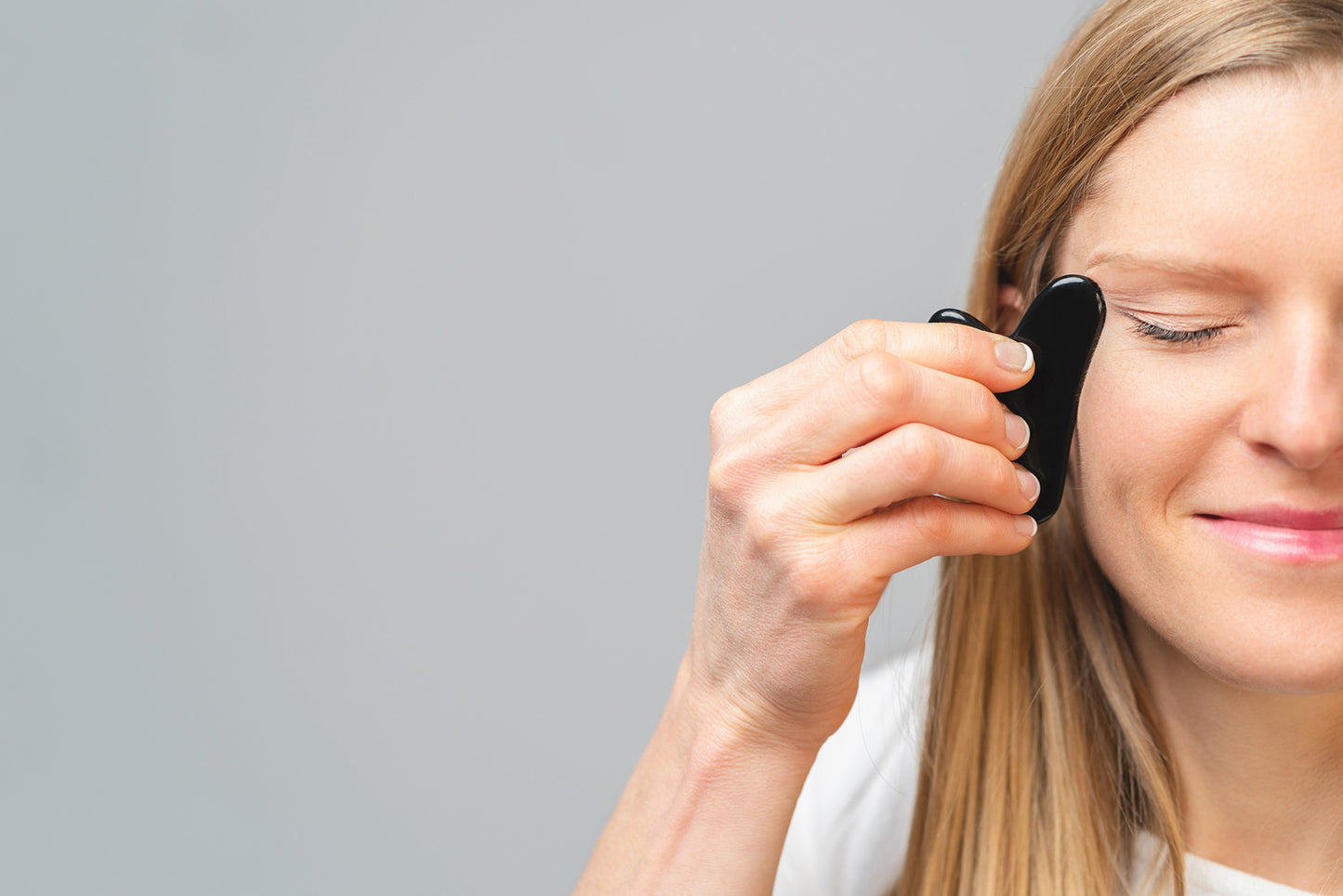 Obsidian Gua Sha Stone & Facial Roller Set